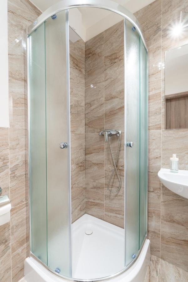 Brand New Studio Apartment #21 With Free Secure Parking In The Center Прага Экстерьер фото
