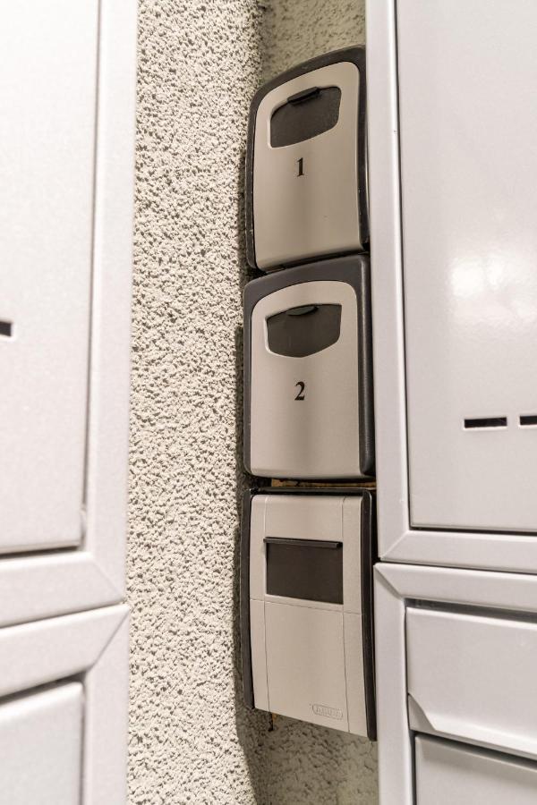 Brand New Studio Apartment #21 With Free Secure Parking In The Center Прага Экстерьер фото